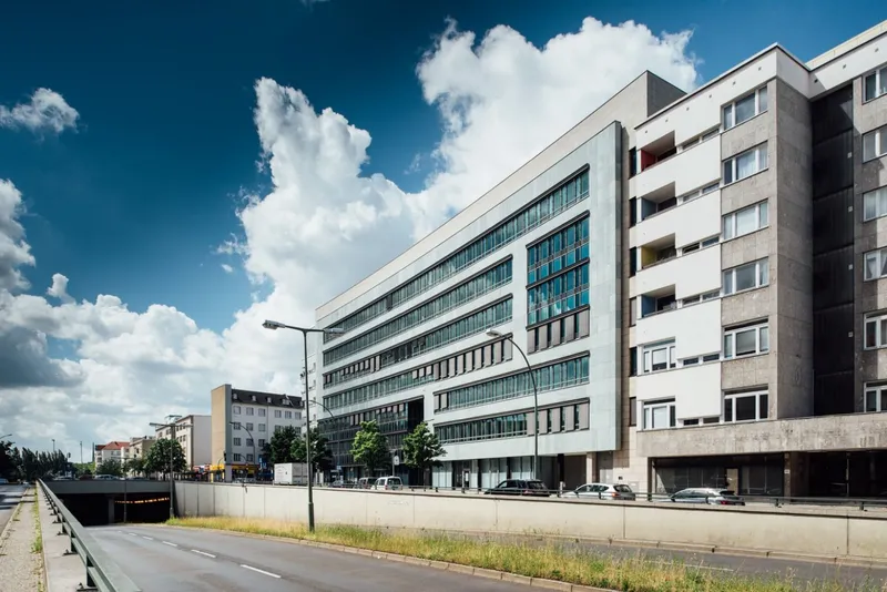 2-Zimmer-Wohnung in zentraler Lage - ab sofort! — photo 1